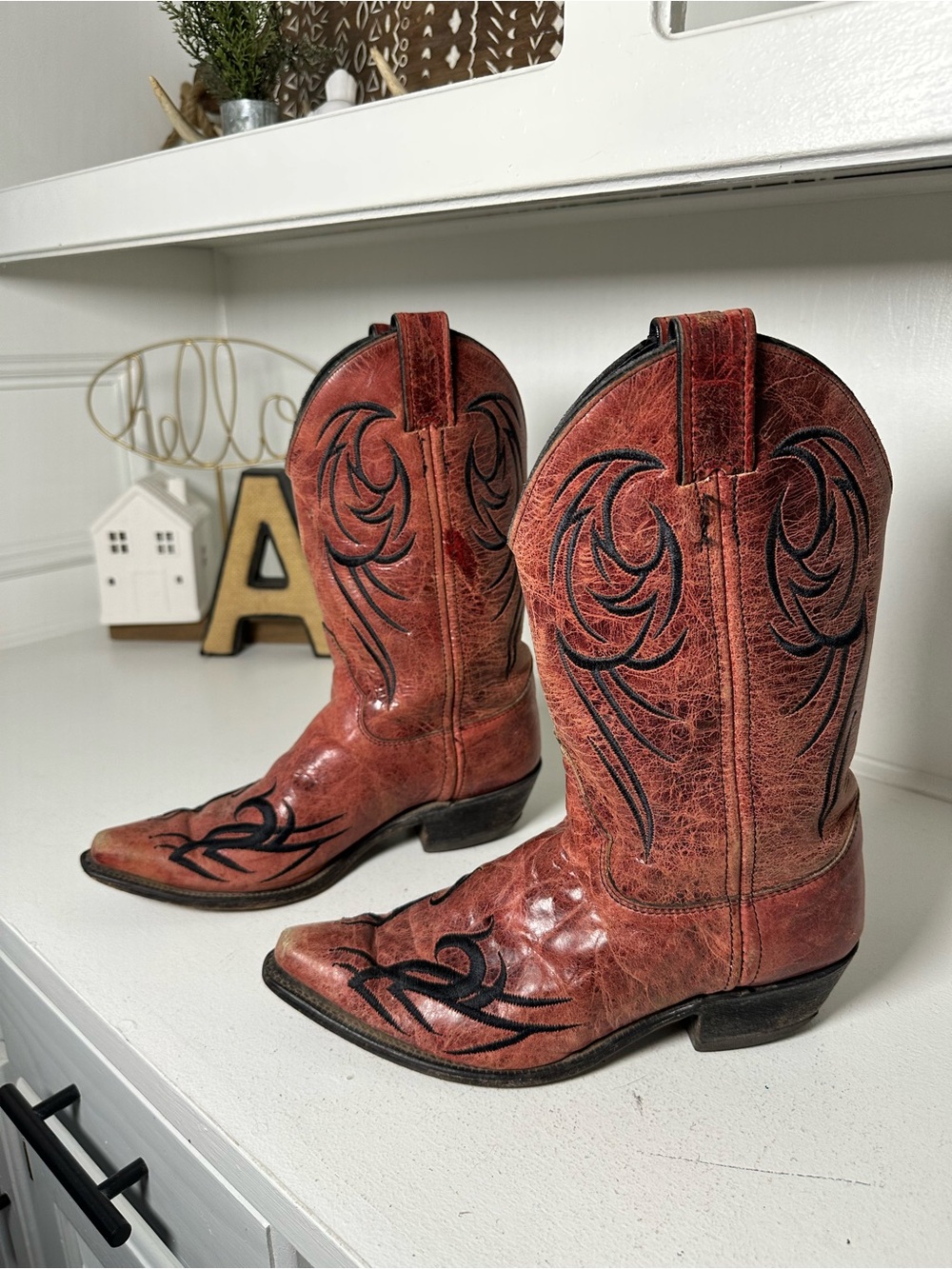 Justin Cowboy Boots Women's 8.5B Red Distressed Leather Western Boots USA Made